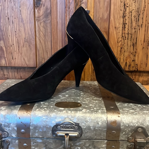 MICHAEL Michael Kors Black Suede Pointy Toe Slip On Pumps Gold Heel Logo - Picture 2 of 7